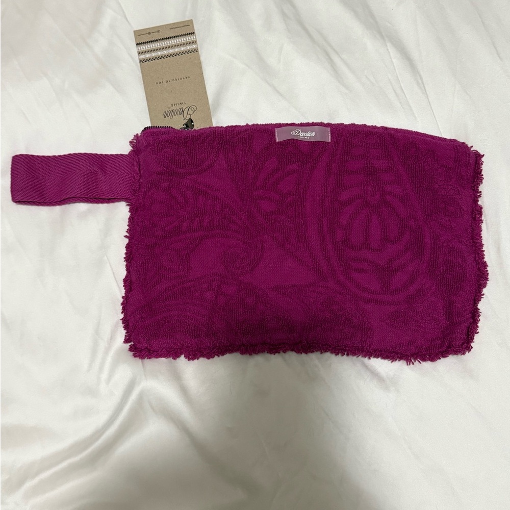 NWT New Devotion TWINS Vibrant Magenta Clutch